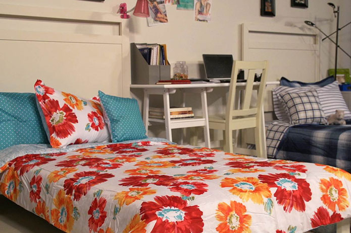 AVISO DE VIDEO: Video descargable disponible con la experta en diseño de JCPenney Marlene Pratt ofreciendo consejos para estudiantes latinos sobre cómo re-hacer sus dormitorios