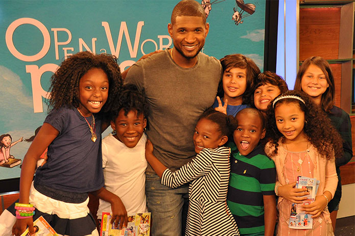 (Spanish) Usher se une a Scholastic para lanzar la iniciativa ‘Open a World of Possible’ (‘Abre un mundo de posibilidades’) y celebrar el poder y el placer de la lectura