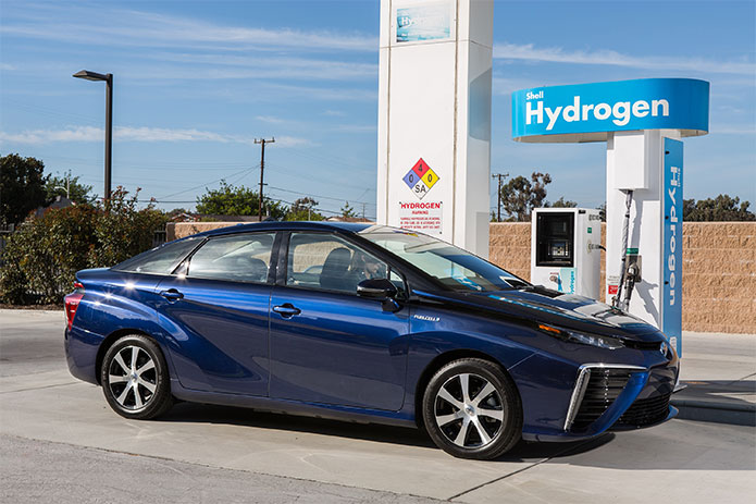 Toyota’s Hydrogen-Powered Mirai Fuel Cell Vehicle Drives the Future of Mobility at the 2015 Excellence in Journalism Conference