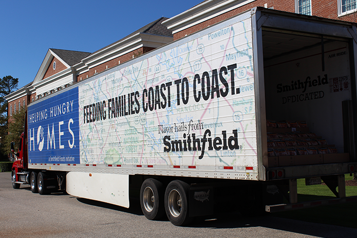 El programa ‘Helping Hungry Homes’ de Smithfield ofrecerá más de tres millones de porciones de proteína a través de una gira de donaciones durante el 2016