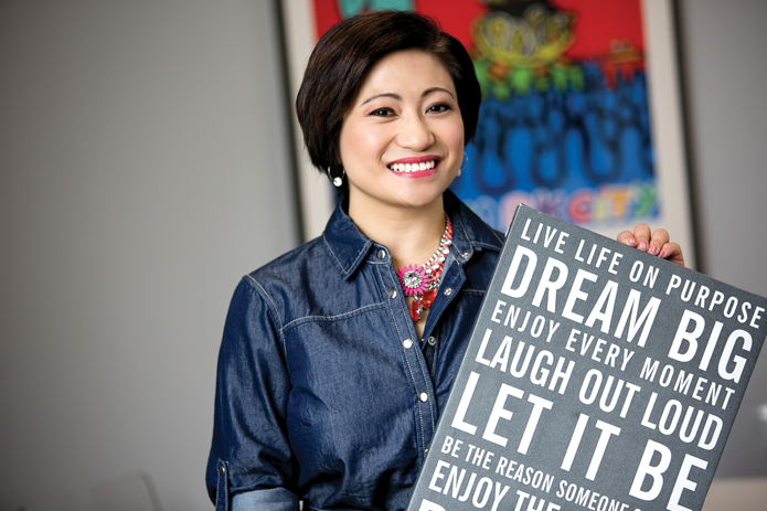 CEO influyente Connie Tang rompe las barreras laborales para inspirar vivir una vida sin miedo en el debut de su primer libro