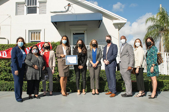 IMC Health Medical Centers entrega más de 400,000 comidas calientes durante la pandemia COVID-19