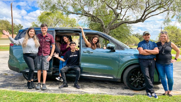 Kia America e INFLUENSER™ propagan concientización sobre la semana de seguridad del conductor adolescente