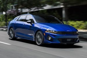 Kia dió a conocer los precios y características del sedán K5 del 2023