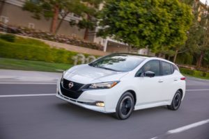 Siguen subiendo los precios de los autos eléctricos. Aquí tienen todos los datos