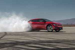 Kia America desata el poder del silencio en la nueva campaña para el Kia más potente de la historia: el EV6 GT