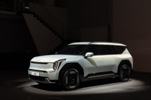 Kia dio a conocer oficialmente el nuevo EV9, su primer SUV insignia eléctrico de tres filas