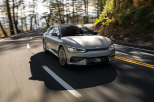 El galardonado Kia EV6 será más accesible para los consumidores. ¿Cuáles son las opciones?