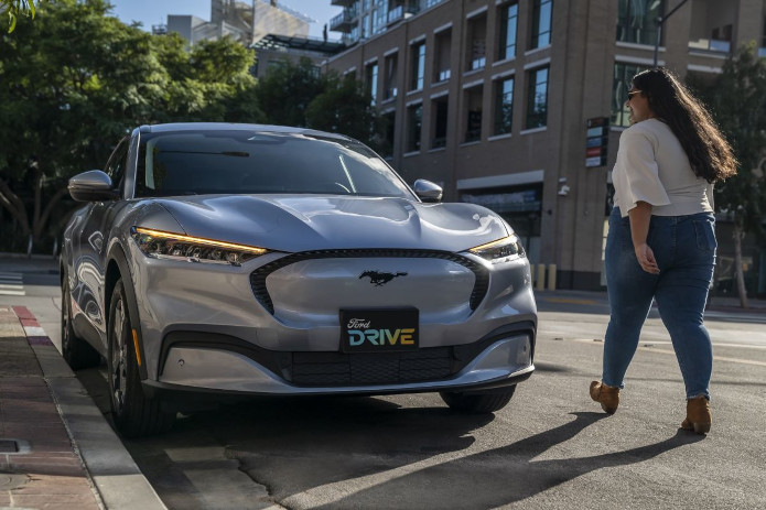 Ford Next lanza piloto de arrendamiento flexible, Ford Drive, con Uber, con el objetivo de impulsar la adopción de viajes compartidos eléctricos