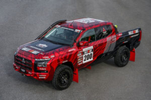 El equipo Mitsubishi Ralliart asume el desafío de las victorias consecutivas en rallies de campo a través de Asia con el nuevo Triton Rally Car