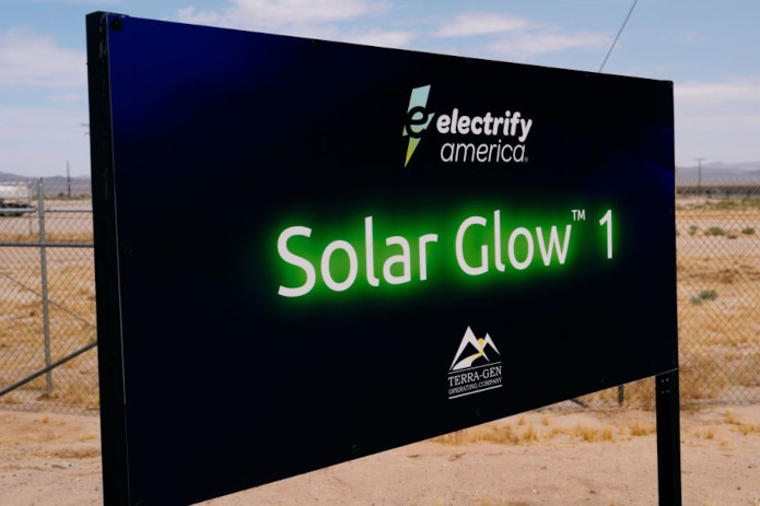 Comienzan las operaciones de generación de energía renovable en Electrify America Solar Glow 1