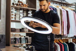 Nueva Encuesta de Intuit Quickbooks revela que las pequeñas empresas propiedad de latinos están a la vanguardia en la adopción de la IA