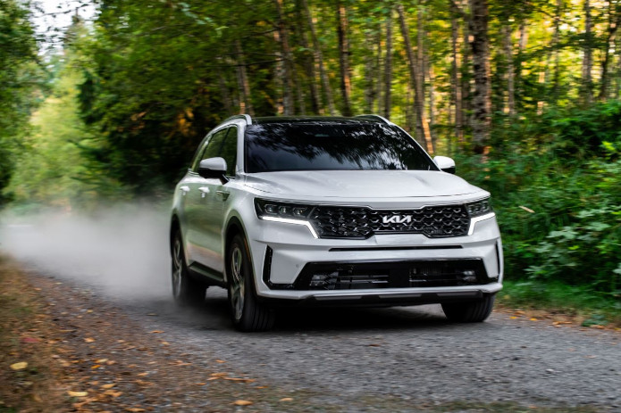 Kia anuncia los precios y características del Sorento híbrido enchufable (PHEV) del 2024