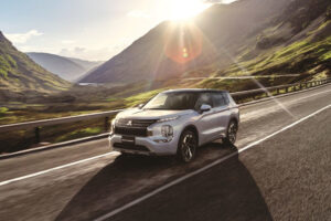 Logrando consecutivas victorias, el Mitsubishi Outlander híbrido enchufable es nombrado el ‘Auto Ecológico Familiar del Año 2024’