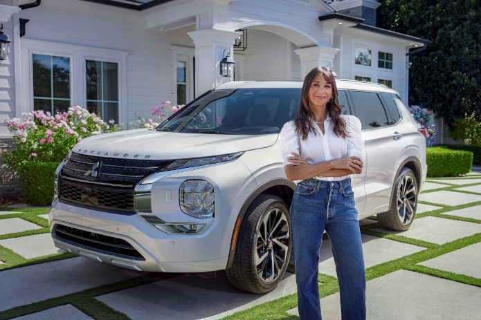 Rashida Jones se asocia con Mitsubishi Motors, la primera portavoz a nivel de marca de EE. UU. en la historia de la empresa