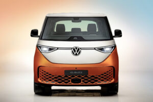 Un estudio demuestra que el Volkswagen ID. Buzz encabeza la lista de los vehículos eléctricos más esperados del 2024