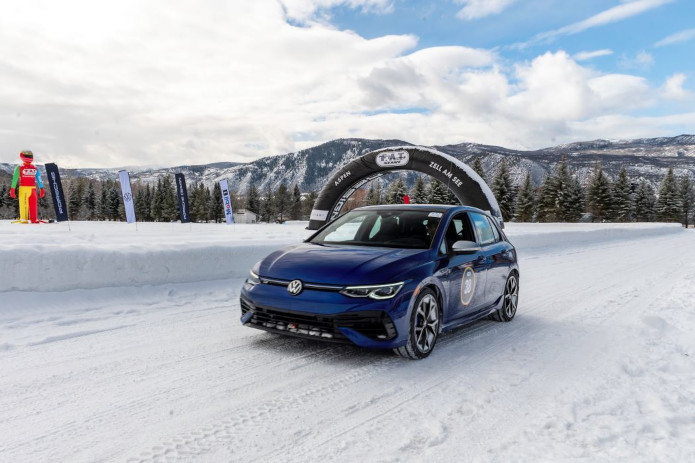 El VW Golf R gana a lo grande en el primer F.A.T. la carrera de hielo en Aspen