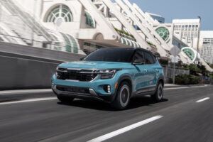 Kia América anuncia los precios del Seltos del 2025 y del renovado Carnival del 2025