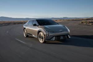 Kia presentó en el auto show de Nueva York el nuevo sedán eléctrico EV4 del 2026