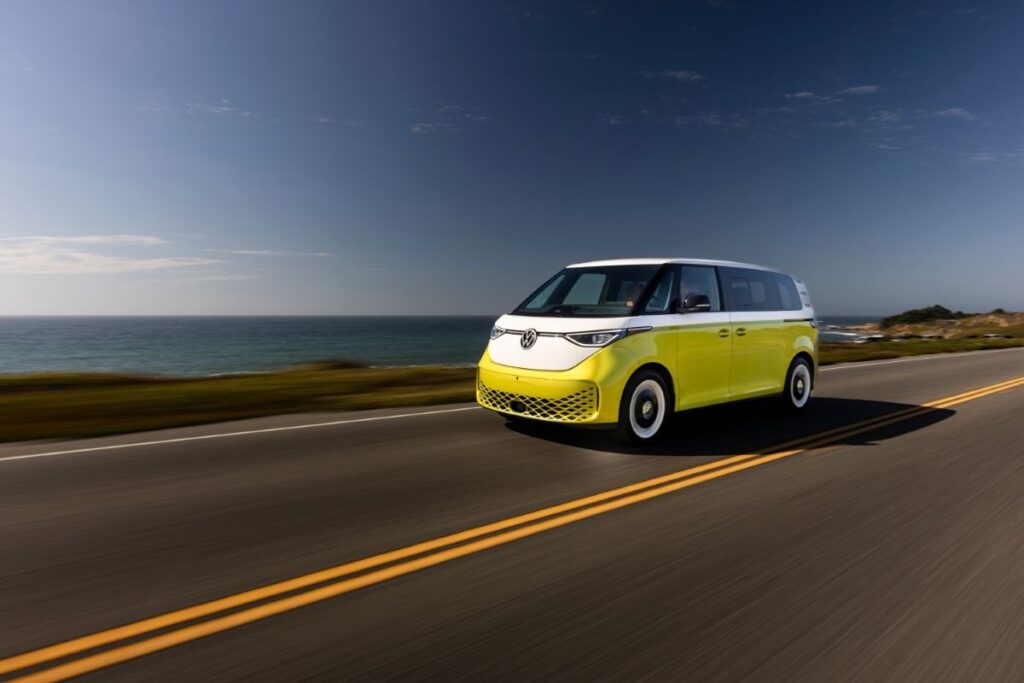 El Volkswagen ID. Buzz figura en la lista de los Mejores Autos Nuevos del 2025 por una prestigiosa publicación