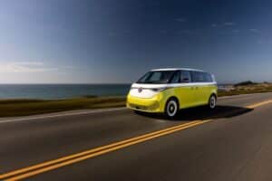 El Volkswagen ID. Buzz figura en la lista de los Mejores Autos Nuevos del 2025 por una prestigiosa publicación