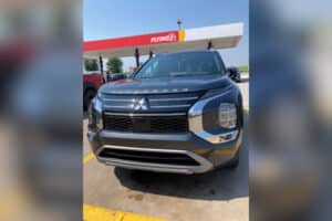 El Mitsubishi Outlander del 2025, el auto elegido para recorrer solitariamente el trayecto desde Miami hasta Faorbanks en Alaska y regreso