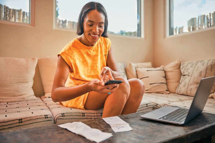 Lo que los contribuyentes latinos necesitan para declarar sus impuestos de 2025 y cómo maximizar sus reembolsos