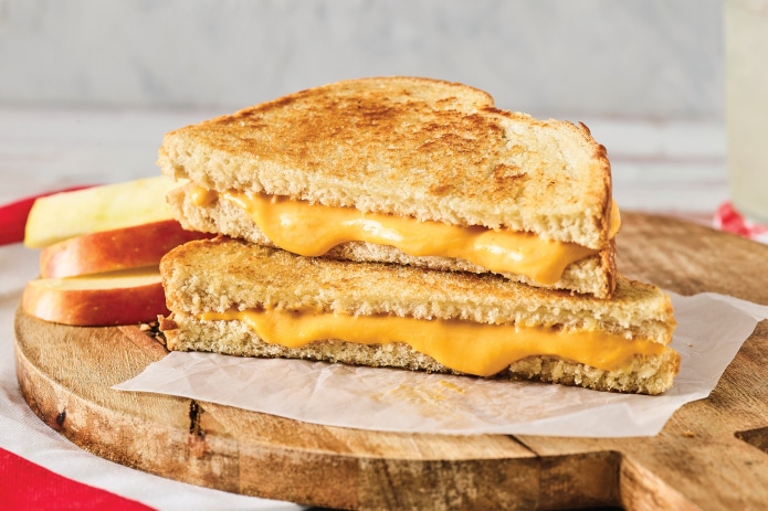 Dígale ‘Sí, por favor’ al sándwich de queso a la parrilla del año: Delicia pegajosa con un toque de proteína